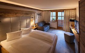 Das Alpine Lifestyle Berghotel Madlener  4*